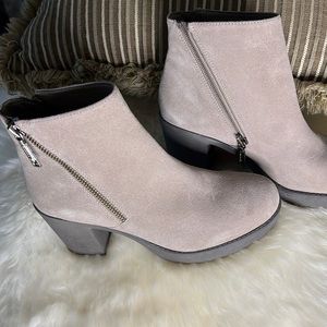 Blondo Waterproof Suede Boots size 6M. Bought online at Nordstrom never worn.